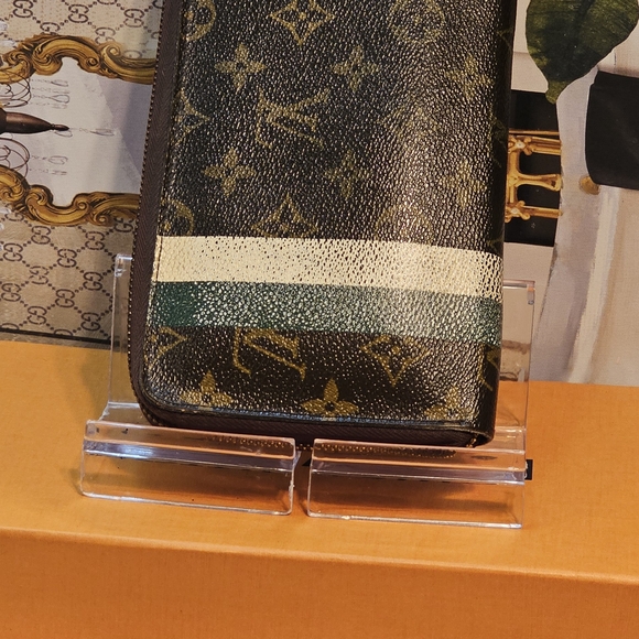 Louis Vuitton Limited Edition Monogram Porter Organizer/Wallet - Picture 7 of 16